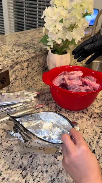 کیسه‌های نگهداری آلومینیومی قابل‌استفاده مجدد ✨ ضخیم، مقاوم و ایستاده با زیپ قفلی محکم و برچسب نام‌گذاری ✅ مناسب شستشو و ایده‌آل برای نگهداری سبزیجات، میوه‌ها و گوشت 🥩🍎🥬 انتخابی عالی برای نظم آشپزخانه و یک هدیه کاربردی برای Thanksgiving، Christmas و New Year 🎁#TikTokShopBlackFriday #ReusableBags #KitchenStorage #FoodStorage #OrganizeKitchen