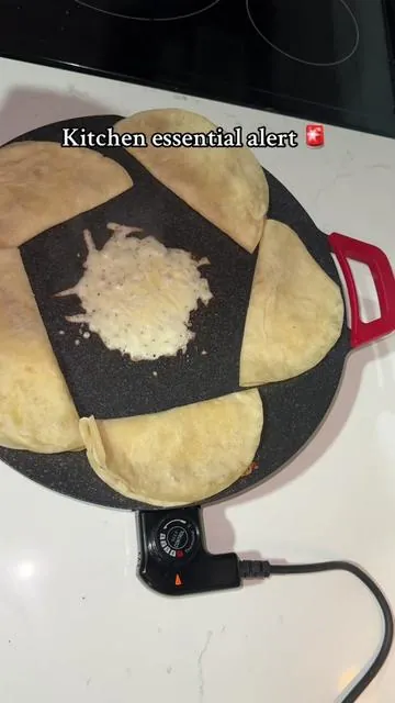 This non-stick comal heats up fast and makes cooking so much easier 👀 If you want quicker meals, easier cleanup, and an affordable kitchen essential, grab it while it’s still in stock. Great portable electric pan!