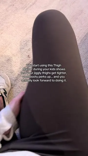 This thigh master will target those inner thigh muscles and tone them up ✨ #thighmaster #innerthighexercise #homeworkout #legworkouts 