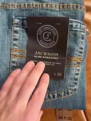 If you work on your feet, bend, squat, climb, or stand all day — these are the jeans that make sense. Comfortable stretch, straight fit, and tough enough for real work days. #WorkwearMen #BlueCollarLife #MensWorkJeans #TradesmanStyle #JobsiteGear 