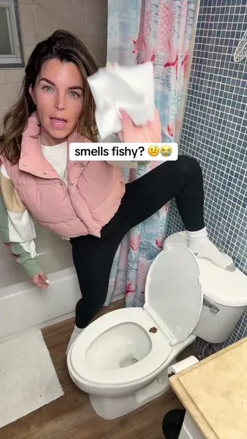 “Just wash it and you’ll be fine” 🤡🤡🤡 do you actually know how much bacteria is sloshing around down there between showers??? You wash it once and what, it’s magically clean for 24 hours??? Girl get outta here. This is the Love Wellness Intimate Skin support spray and it’s an amazing antibacterial spray for your kitty. Spray it throughout the day to get rid of bacteria and actually stay CLEAN. The holiday flash sale is amazing! 🙌🏼 #antibacterialspray #hygienetips #womenshealth 