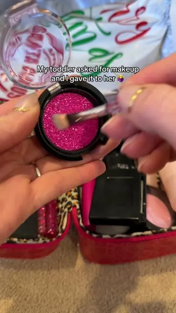 This pretend makeup kit is a must!  #playmakeup #pretendplay #girlmom #dressup #kidchristmasgifts 
