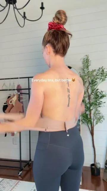 RUN — the deep V jelly bra is being sold in a 2-pack right now for such a good price!! 😭🔥 #tiktokshopholidayhaul #tiktokshopfinds #tiktokshopcreatorpicks #viralproducts #oeakbras 
