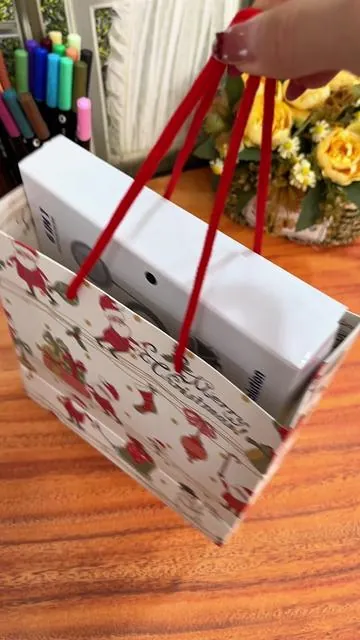 This 6 in 1 gift set comes with everything you need for your smart phone grab one for you or grab one for someone for a easy gift idea you can never go wrong with a new charger #tiktokshopblackfriday #chargingcables #phonecharger #wirelesscharger #giftidea #gooddeal #ofertas