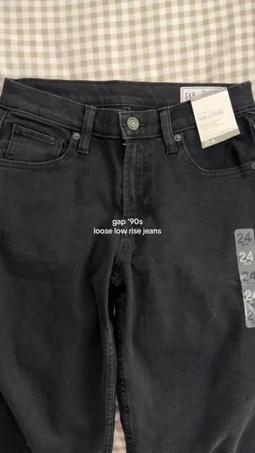 the perfect everyday jean ♡ for ref size 24 / 00R #gap #gapjeans #lowrisejeans #blackjeans #merrygiftlist