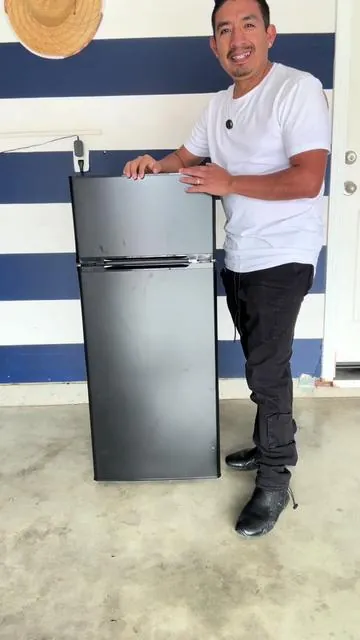Este mini refri es excelente para espacios pequeños #roomfridge #dormfridge #minifridge #extraspace #holidayhaul 