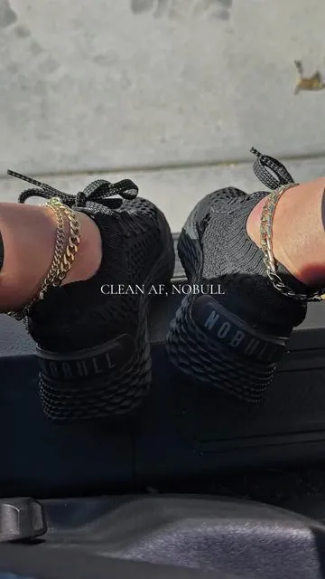 When in doubt all black everything, because it never misses 🎱 they also come in MENS!!!