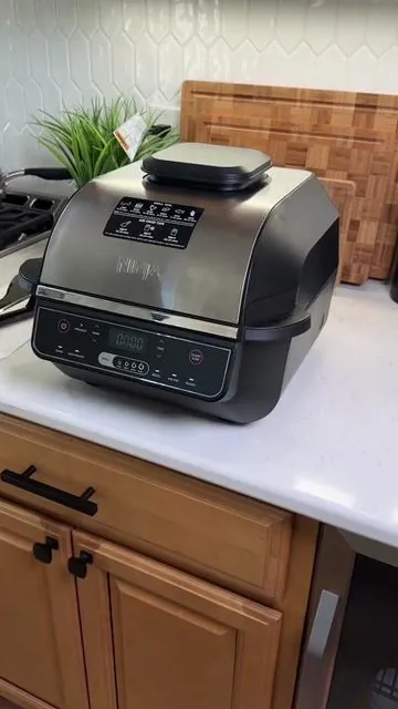@Ninja Kitchen dropped the Ninja Foodi 6-in-1 indoor grill… and I’m obsessed!  It’s a ninja grill, a ninja air fryer… and more!  And it’s ON SALE! #ninjakitchen #ninjafoodi #airfryer #kitchenhacks #tiktokshopcreatorpicks 