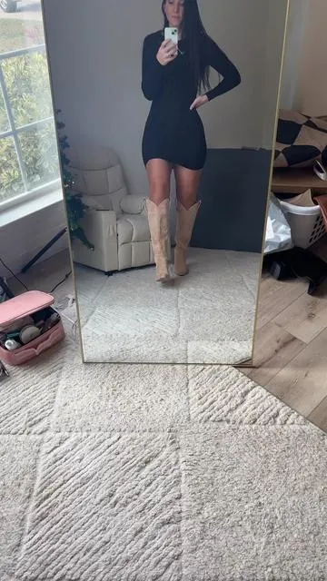 #boots #cowgirlboots #kneehighboots #winterfashion 