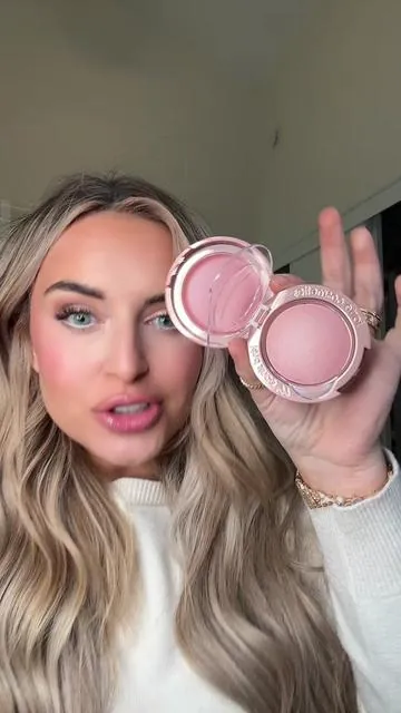 I looooove when Tarte releases new things because they are literally on point almost every single time #newblushes #blushhack #makeuptok #creamblushes #makeuptutorial @tarte cosmetics 