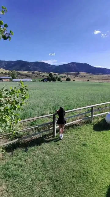 Siempre me preguntan cómo logro estas tomas, y esta es literalmente mi secreto💖 grabó sola, sin control, sin equipo pesado, y aún así se ve si cinematográfico. Diganme si no es 10/10? @HOVERAir Official 
