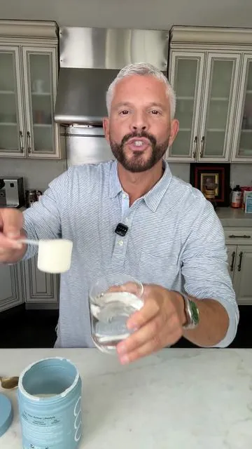 Este es mi secreto para una mejor piel de adentro hacia afuera ✨😍 ¿Sabías que después de los 25 tu cuerpo produce cada vez menos colágeno? 😱👉 Por eso aparecen arrugas, la piel pierde firmeza y hasta las articulaciones se resienten. Yo empecé a tomar NeoCell Collagen Bio-Peptides Protein y los cambios se notan 💪✨. 🌟 Beneficios: ✅ Ayuda a mantener la piel firme y radiante ✨ ✅ Fortalece uñas y cabello 💅💇‍♂️ ✅ Apoya la salud de huesos y articulaciones 🦴 ✅ Proteína limpia y fácil de absorber 🌿 Solo lo mezclas con agua, café o tu batido favorito y listo 👌. 🚀 Si quieres cuidar tu piel desde adentro, fortalecer tu cuerpo y verte más joven por más tiempo… ¡tienes que probar NeoCell Collagen Bio-Peptides Protein! 💖 #neocell #colageno #peptidosdecolageno #collagenpeptides #rodnerfigueroa 