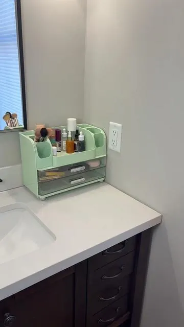 #holidayhaul #makeuporganization #organizedhome #makeuporganizer #skincareorganizer 