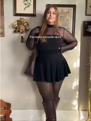 Finally back in stock!! This is one of my most favorite skirts. So easy and versatile, you can wear it all year round and snatches the shit out of you. 💕 14/16 wearing th xl. #skortoutfit #skirtoutfits #curvyfashion #midsizefashion #holidayhaul 