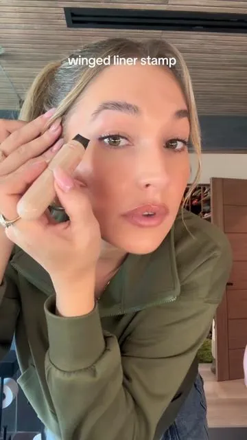 Stamp your wings on! It’s super easy! 🤭 #wingedliner #eyeliner #eyelinerstamp #holidayhaul #tiktokshopholidayhaul 