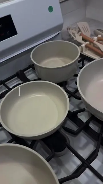 Cookware but make it aesthetic 🤌🏼✨🍳 everything you need in a 20 piece set 🤩 #cookware #cookwareset #kitchenware #tiktokshopcreatorpicks #tiktokshopholidayhaul 