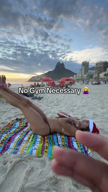 I can work out literally from anywhere and it has been the best thing ever 🤩 you’ll definitely see the difference! #resistancebandworkout #newyearnewme #athomeworkout 