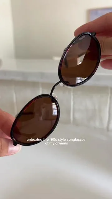 seriously in love with these sunnies 🫶🏼 #90sfashion #90sstyle #90soutfits #sunglasses #unboxing 
