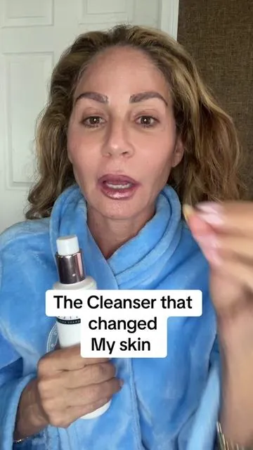 This doesn’t feel like an acne cleanser… but it works like one. Clear skin changes everything #tiktokshopholidayhaul #tiktokshopcreatorspicks #foundationforacneproneskin #drmtlgy #acne 