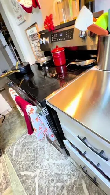 One small kitchen upgrade that actually matters. This is my most-used cutting board - stainless steel, easy to clean, and no plastic breaking down into our food. If you’re upgrading your kitchen this year, start here. #kitchenessentials #stainlesssteel #kitchenupgrade #tiktokshop #holidayhaul @N N Z official 