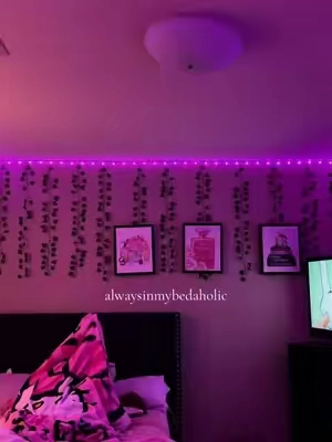 I love my bed 🧘🏾‍♀️💝  • • • • • #roomdecor #aestheticroom #softgirl #pinkroom #girlyvibes 🌸🩷