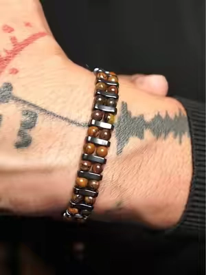 Pulsera protección para hombres con ojo de tigre natural y hematita negra. Piedras reales, ajustable 7-8 pulgadas, estilo elegante y poderoso.  #pulseraojodetigre #hematita #pulserasparahombres #protectionbracelet #TikTokShopHolidayHaul