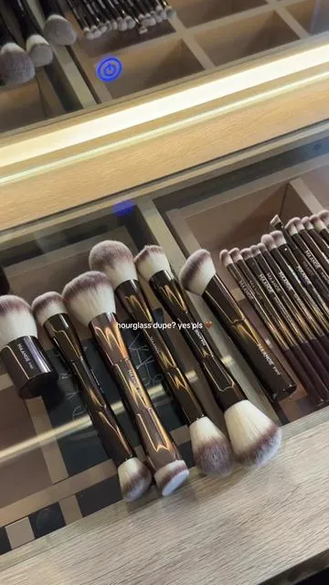 My makeup routine just got better  #makeupbrushes #hourglass #makeuptools #dupe #maange 