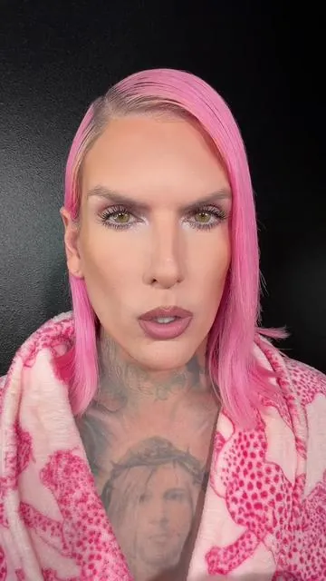 Testing out the NEW @tarte cosmetics macaron blush & glow duos!!! 😮‍💨 Are they Jeffree Star Approved or not?! #makeupreview #jeffreestar #tartecosmetics #blush #beautytok 