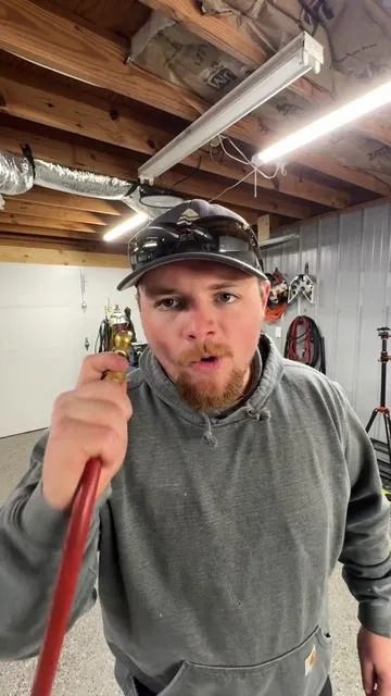 Stop using them old air chucks and get one of these bad boys!!! #mechanic #mechaniclife #tirechange #tiktokshopcreatorpicks #tiktokshopholidayhaul 