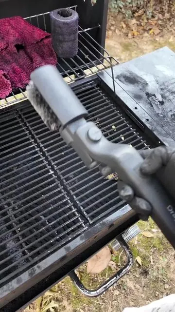 Grill grates cleaned faster than my life problems #tiktokshop #tools #electricgrill #BBQ #grillcleaner 