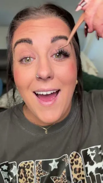 ✨ Astra by MaxComfi — Sky-High Volume, Zero Bulk Where bold meets featherlight. 🌌 Densely packed for drama, 0.03mm for comfort 💫 Downy Lyra-style: natural glam with major payoff 💧 Waterproof, long-lasting, no heavy lash feel 🧲 Pairs perfectly with MaxComfi Bond, Seal & Remover Your lashes, your universe—Astra is the star. @Maxcomfi #maxcomfi #lashclusters #diylashes #volumelashes #tiktokshopholidayhaul 