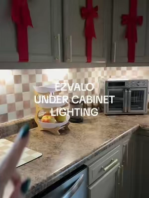 Plus you can set them to motion sensor! Such an easy upgrade! #undercabinetlights #ezvaloundercabinetlighting #motionsensorlights #rechargeableundercabinetlighting #easykitchenupgrade 