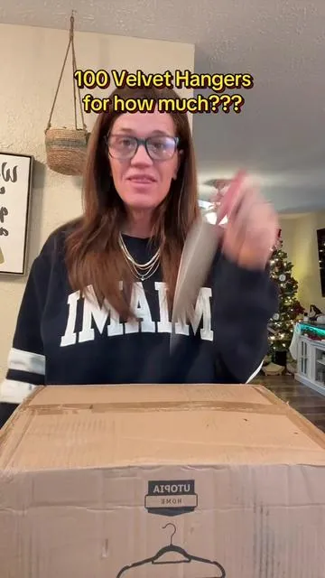 Is this even real?? #hangers #closettour #closetorganization #tiktokshopholidayhaul 