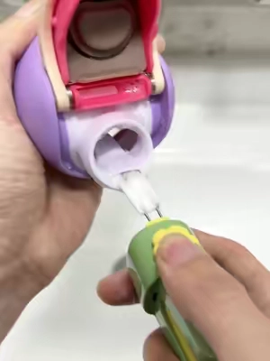 I can' t believe I used to drink from unwashed cups 😳 This tool changed everything! #BottleBrush #CleaningHacks #MomLife #HomeEssentials #TikTokHolidayHaul  