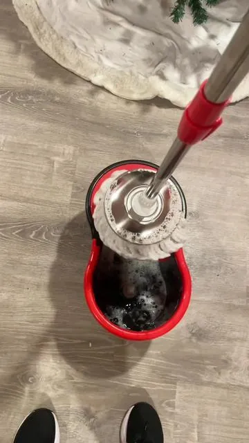 Ringing in the new year with a clean house and an immaculate floor thanks to this spin mop 🥳🥰 #cleaninghacks #cleaninggadgets #newyearcleaning #newyearnewaura #cleaningtips 