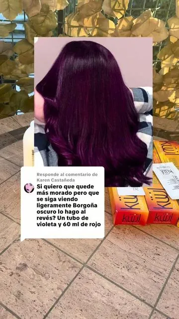 Respuesta a @Karen Castañeda Para lograr este tono borgoña oscuro elegante con matiz violeta, usé la siguiente fórmula profesional: Mezcla: 1 tubo completo de Violeta 40–60 ml de Rojo Violeta (40 ml si lo quieres más morado / 60 ml si lo quieres más borgoña) Peróxido: 20 vol → si tu cabello ya está claro o previamente teñido 30 vol → si tu cabello es oscuro o natural Tiempo de pose: 40–45 minutos ✨ El resultado es un borgoña profundo, nada escandaloso, con reflejos violetas que se ven hermosos a la luz del sol. Gracias a la mezcla correcta, el color no queda frío ni apagado. 📌 En el enlace encima de mi nombre encuentras los tintes y el peróxido. 📌 Si tienes dudas según tu base, déjame un comentario y te ayudo.@Küül #redhair #violethair #holidayhaul #burgandyhair #kuul 