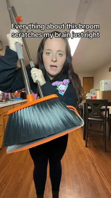 You know you’re getting old when a broom and dust pan make you excited and I’m just gonna own it. This broom is amazing! #broomanddustpan #broom #cleaningfinds #tidymonster 