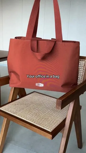 Work bag? Lunch bag? Tumbler bag? All in one bag‼️🙌🏻#bagsmarttravel #worklife #workroutine #tiktokshopholidayhaul #fashionaccessories 