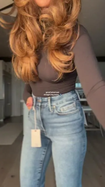 These jeans fit like a GLOVE  #goodamerican #denim #jeans #straightlegjeans @GOOD AMERICAN 