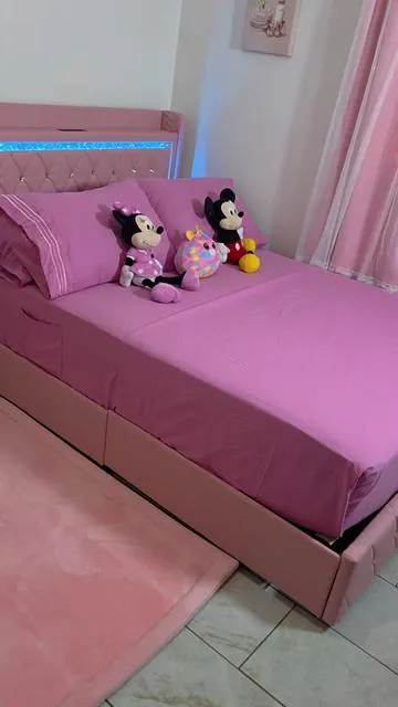 Esta cama con luces LED transforma tu cuarto 😍 LED bed lights. #bed  #cama  #ModernBedroom  #LEDLights  #tiktokshop 
