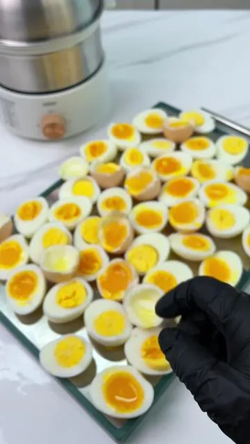 Post-workout protein win: no guesswork,just perfect eggs every time! #egg #boiledegg #fyp #healthyeating #protein 