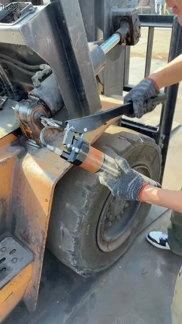 Hit every grease point like a pro#seesii #seesiitools #fyp #mechanic #mechaniclife 1652