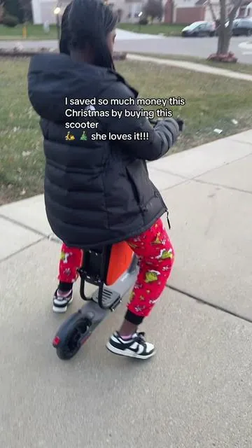 19 mph electric seated scooter! I was skeptical first but so far so good!! #electricscooter #whatigotforchristmas #merrychristmas 
