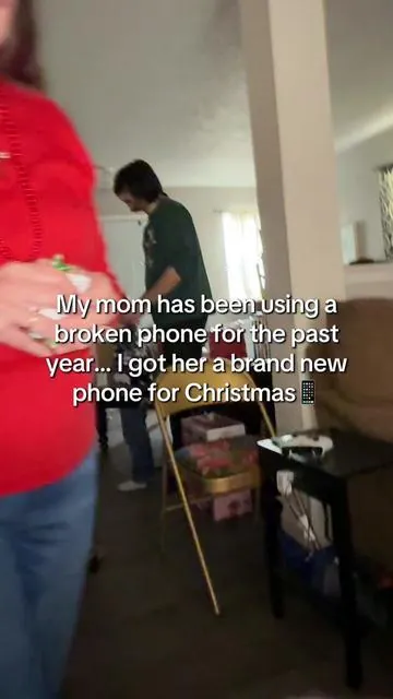 She’s been using a phone with a shattered screen for a year and dolls r afford a new phone… it was time for a replacement  #tcl #unlockedphone #cellphone #tiktokshopcreatorpicks #newphone 