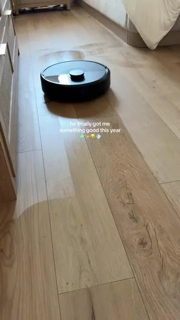 mom life just got easier 😴🧼 the sale is insane rn on TikTok! 🙌🏻 #roomba #robotvacuum #irobot #giftforher #giftformom @iRobot 