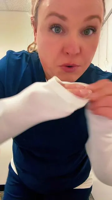 #cozyfit #longsleeveshirt #tiktokshopholidayhaul #tiktokshopholidaydeals #healthcarehumor @CozyScrubs 