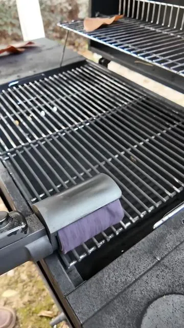 This electric grill brush is a GAME CHANGER 🔥 #tiktokshop #electricgrill #bbq #grillcleaner #tiktokholidayhaul 