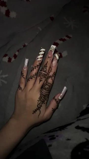 hopelessly devoted ✨ -nb: haileynaileditt #foryoupage #fypシ #hennaart #hennatiktok #hennadesign 