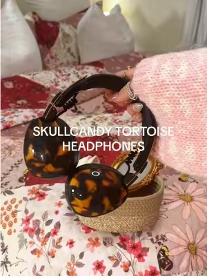 Replying to @sky☁️ pretty headphones are a must ✨🎧☁️ @Skullcandy  #skullcandy #headphones #aestheticheadphones #tiktokshopjumpstartsale #newyearnewme 