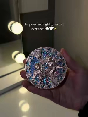 like whaaaat 😍😍😍 #highlighter #fyp #makeup 